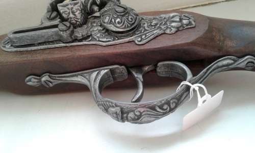 REPLICA WOOD AND METAL PISTOL MADE IN SPAIN AS NEW SEE ALL PICTURES